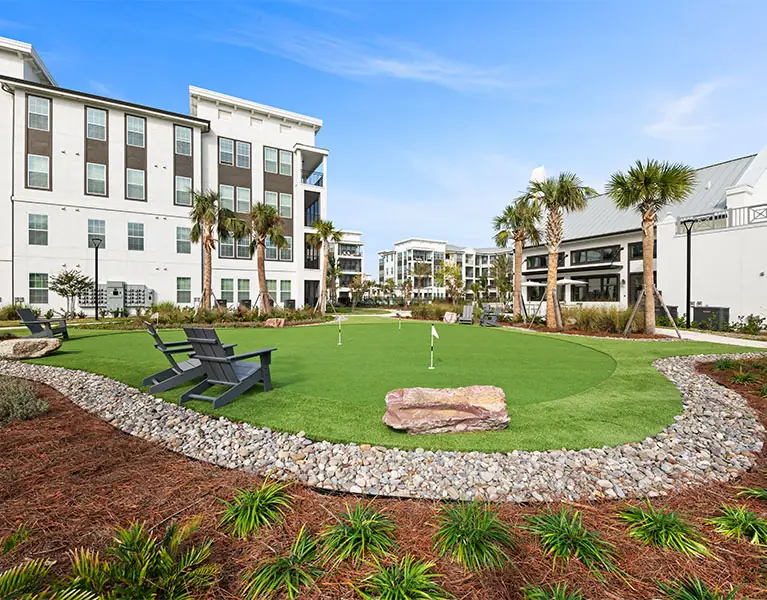 Aura Putting Green