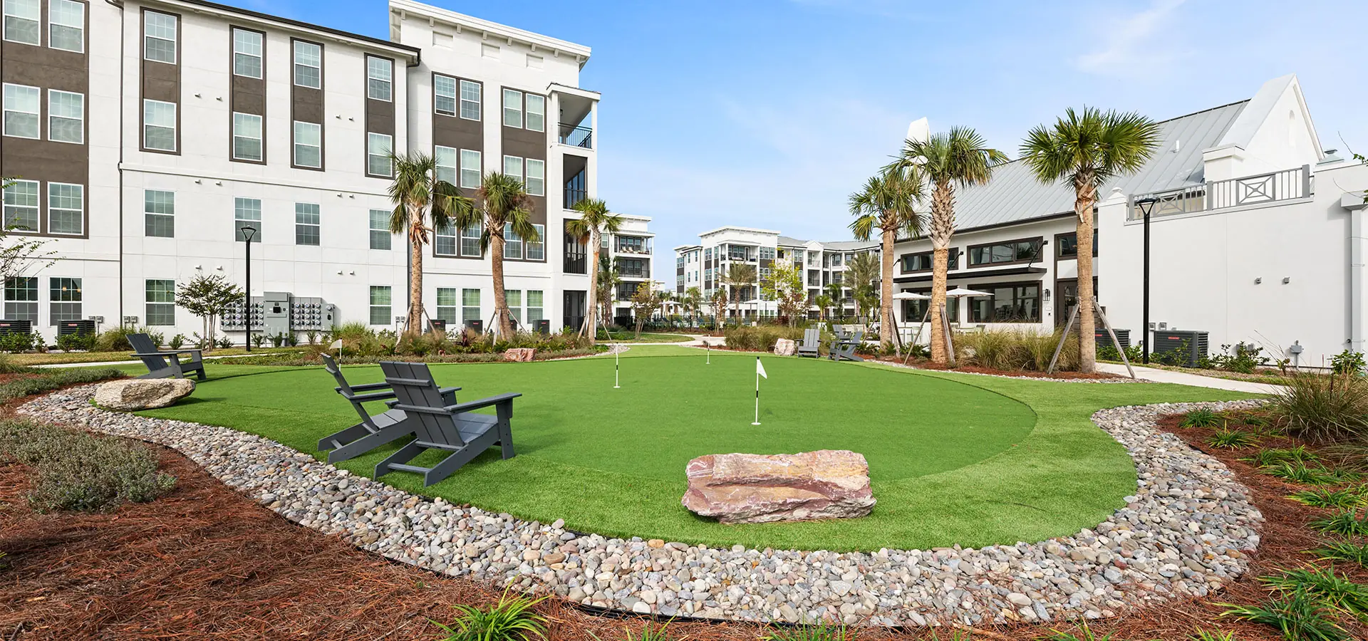 Aura Putting Green