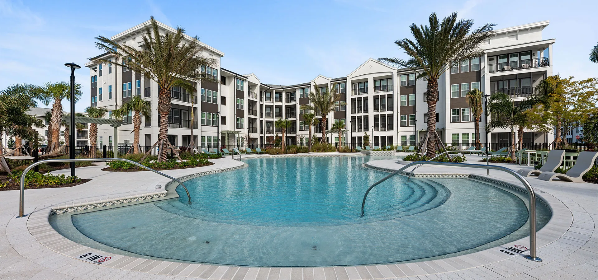 Aura amenities pool
